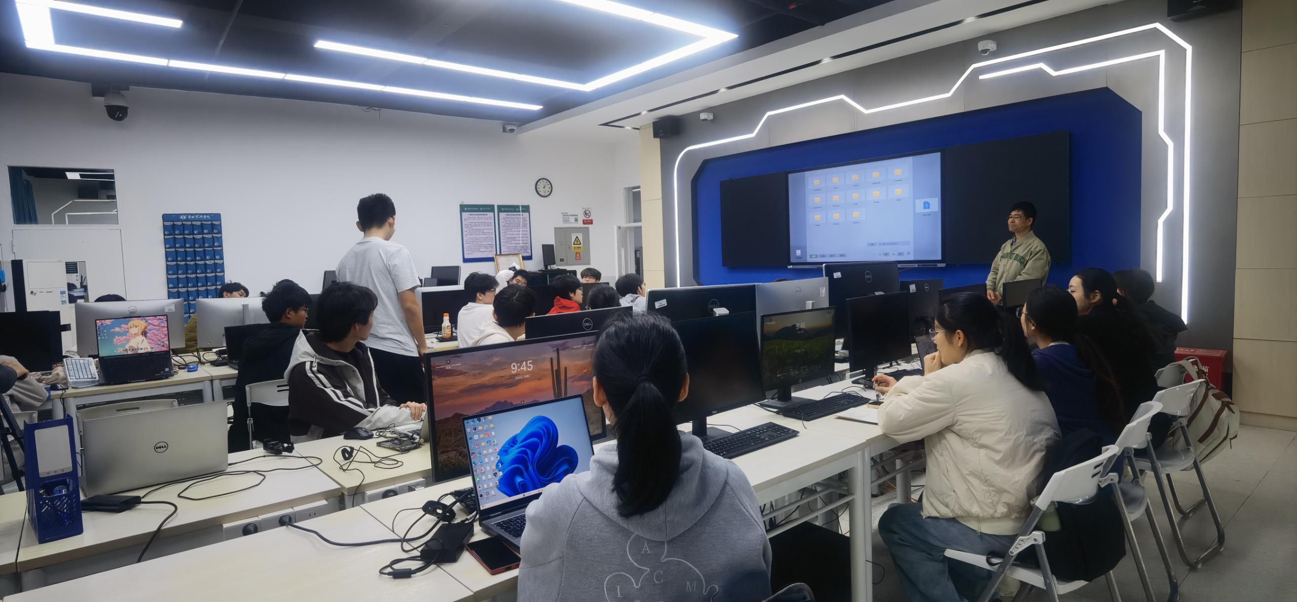 沉浸式硬件工坊与板级实训